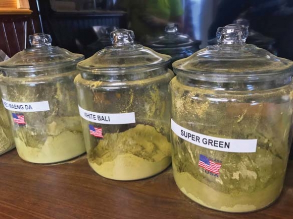 kratom jars